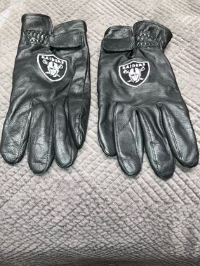 Riders by Lee Black Leather Gloves with Raiders Patch. 661